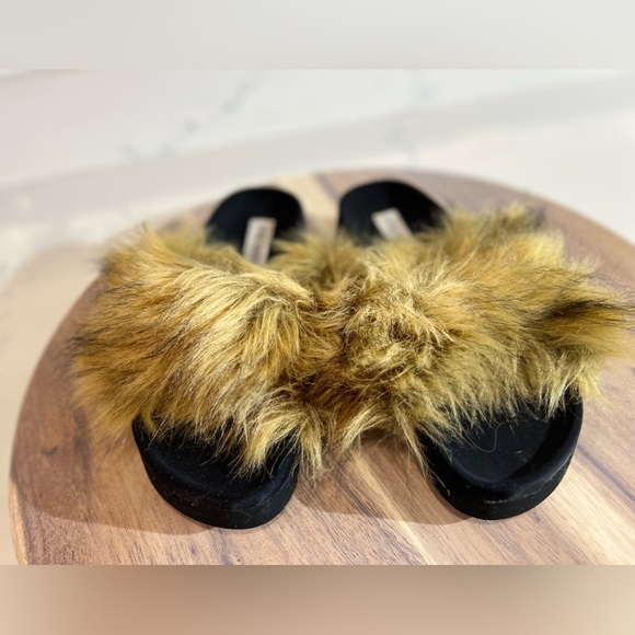 STEVE MADDEN women’s size 7 AMARI faux fur slide sandals color tan & black - Picture 7 of 10